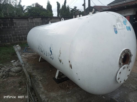 2.5 tons Tank with Dispenser